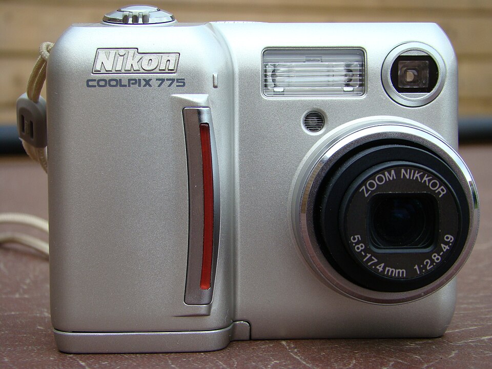 Nikon Coolpix 775