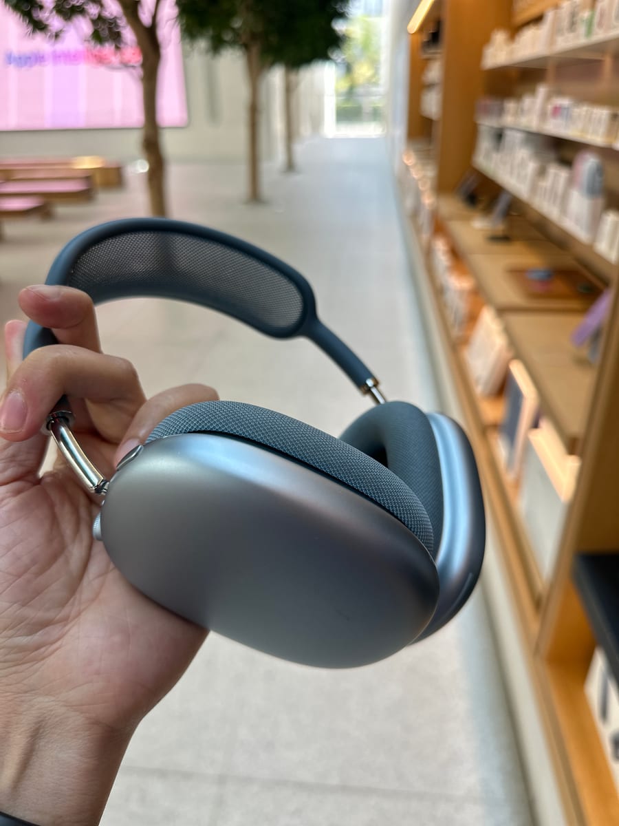 The Blue finish up close: anodised aluminium cups and the mesh canopy headband