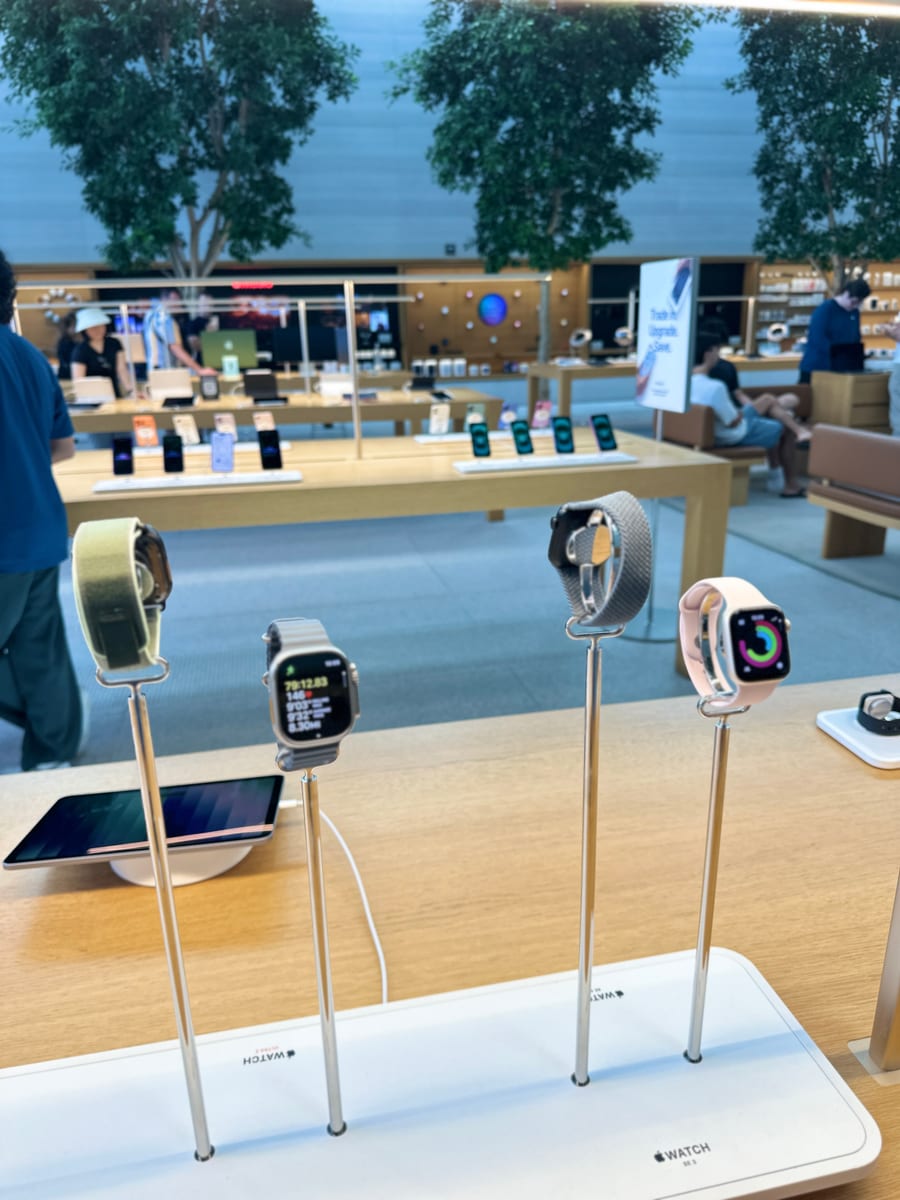 The band stand: Ultra 3, Series 11 and SE 3 side by side