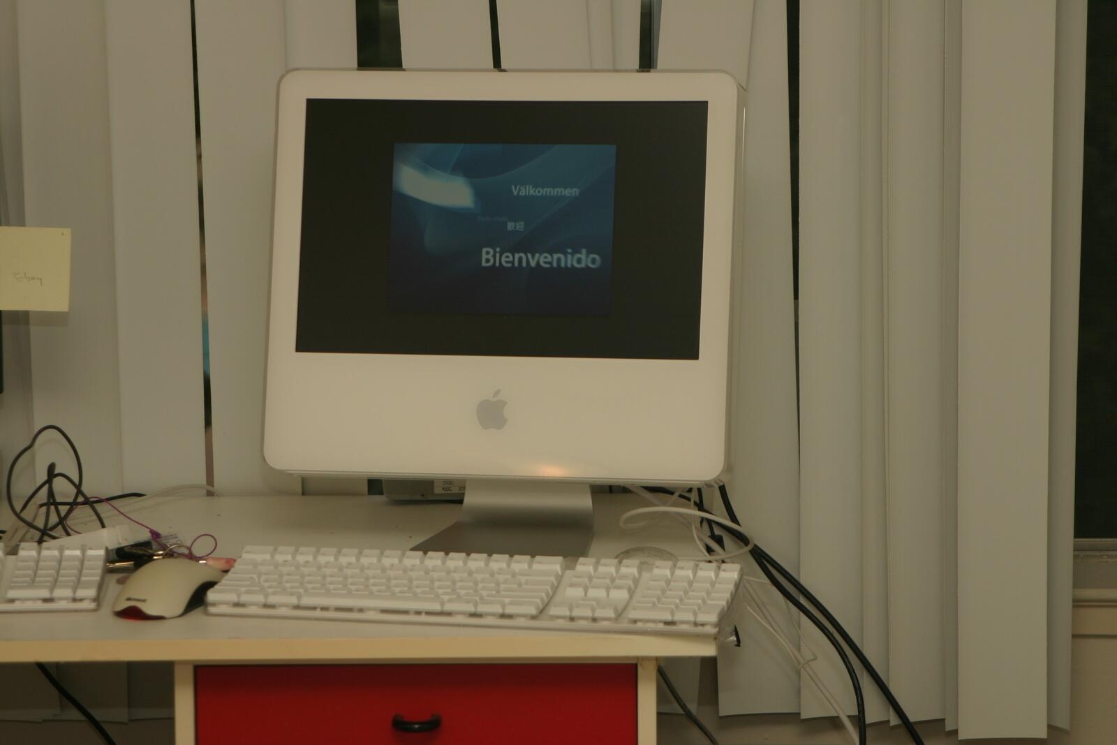 My iMac G5 at its welcome screen