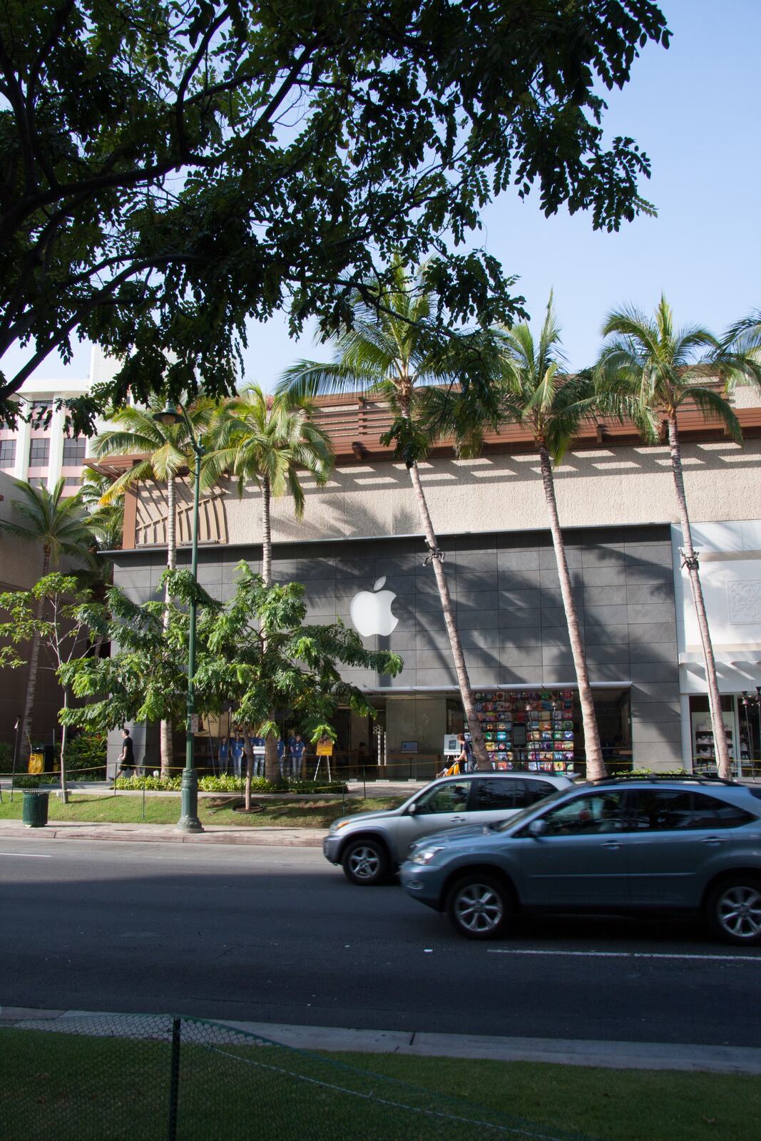The same store from the street on a bright Hawaiian afternoon.
