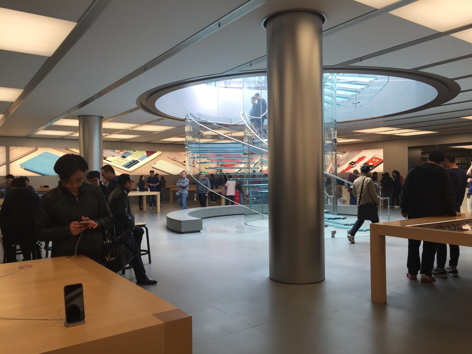 The Nanjing East Road store, 2016.